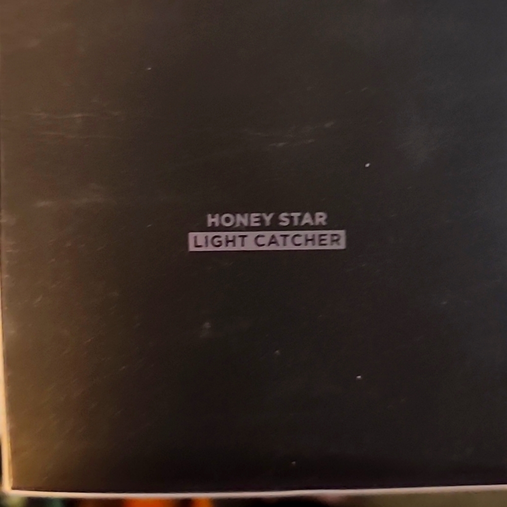 Laura Mercier Setting Powder - Picture 3 of 3